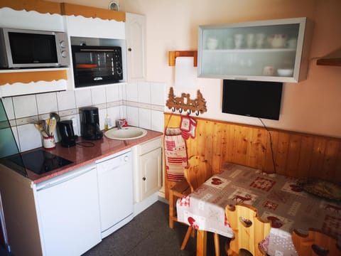 TV and multimedia, Kitchen or kitchenette, Dining area