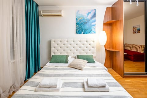 Bedroom, air conditioner, air conditioner