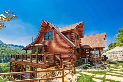 Roaring Fork Lodge House in Gatlinburg