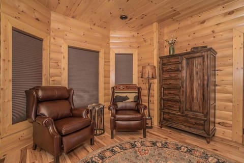 Roaring Fork Lodge House in Gatlinburg