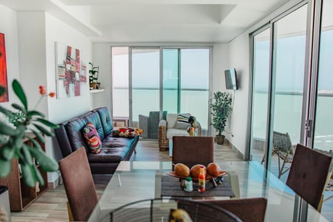 Library, Dining area, Sea view