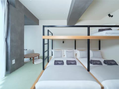 Bed, Photo of the whole room, Bedroom, children, young children, older children, group of guests, bunk bed, Family