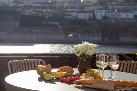 View (from property/room), Balcony/Terrace, River view