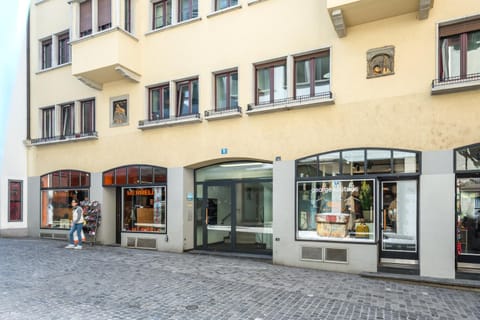 Property building, Facade/entrance