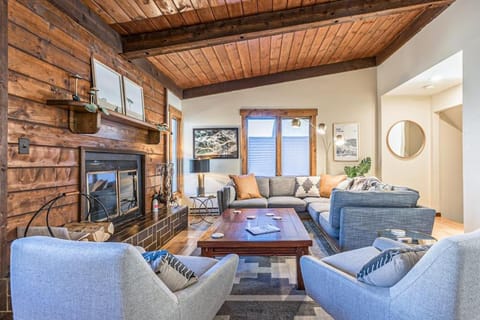 West Vail Mountain Escape & Kinnikinnick Sunshine House Apartment in Vail