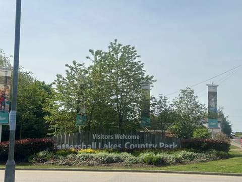 Lakeside Retreat 2 with hot tub, private fishing peg situated at Tattershall Lakes Country Park House in Tattershall