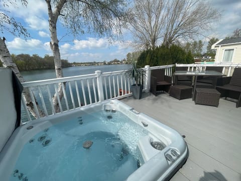 Hot Tub, Lake view