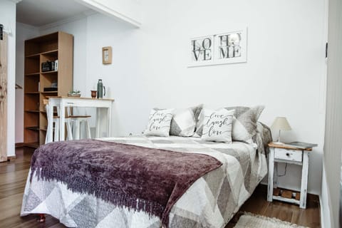 Bed, Photo of the whole room