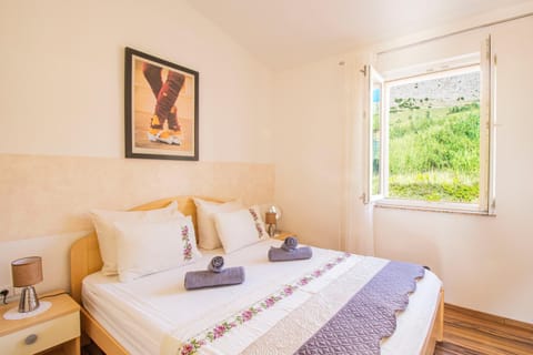Bed, Photo of the whole room, Bedroom, Garden view