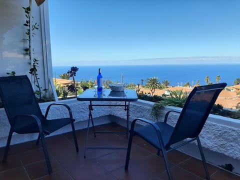 View (from property/room), Balcony/Terrace, Seating area, Sea view, Sunset