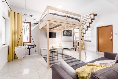 Living room, Seating area, bunk bed
