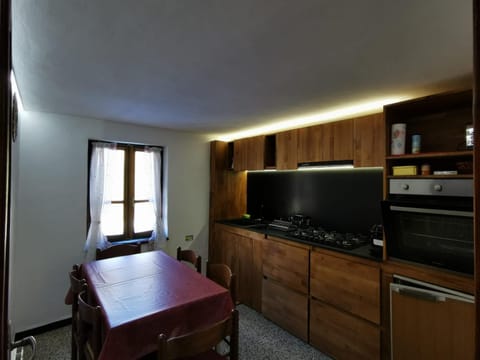 Kitchen or kitchenette, Dining area, Communal kitchen