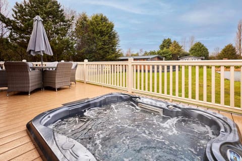 Patio, Hot Tub