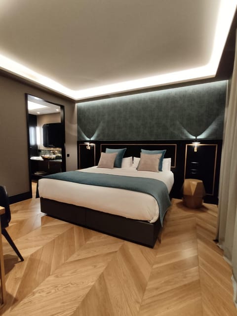 Shower, Bed, Bathroom, TV and multimedia, Coffee/tea facilities, Bedroom, Breakfast, bidet, heating, oven, safe, towels, wardrobe, air conditioner