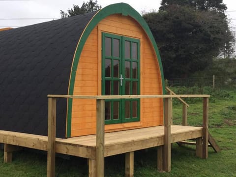 Glamping Pod in St Austell Sleeps 2 with Spa Pool House in Saint Austell