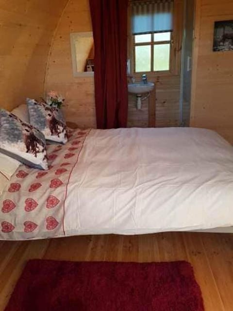 Glamping Pod in St Austell Sleeps 2 with Spa Pool House in Saint Austell