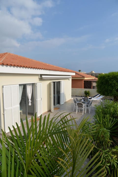 Property building, Patio, Dining area