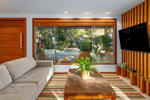 Seating area, Area and facilities