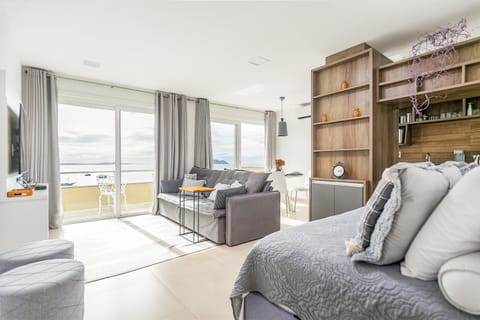 Communal lounge/ TV room, Living room, Sea view, Sea view