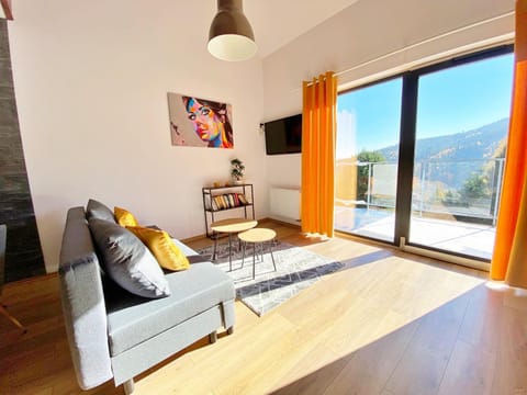 TV and multimedia, Balcony/Terrace, Living room, Seating area, Mountain view