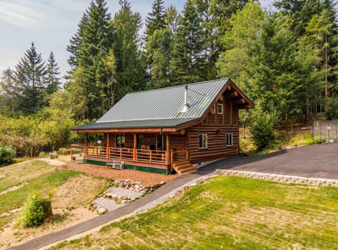 The Log Cabin home Cabin in Washington