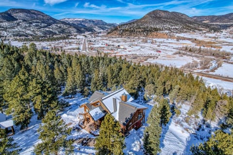 Cutbow Lodge House in South Fork
