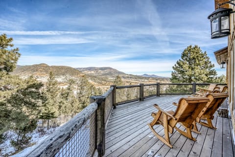 Cutbow Lodge House in South Fork