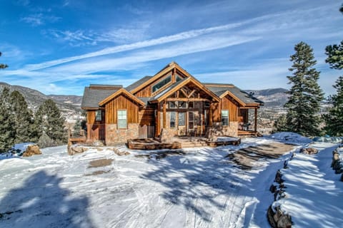 Cutbow Lodge House in South Fork