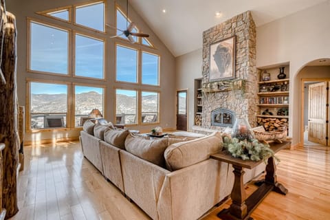 Cutbow Lodge House in South Fork