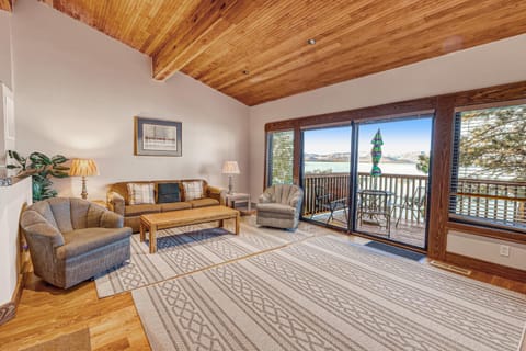 Our Lake House Apartment in Marla Bay