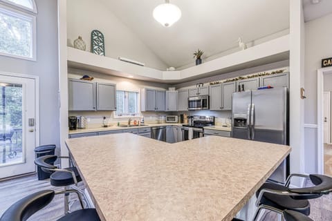 Serenity Point House in Lake Anna