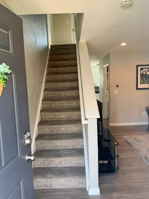 Your home close to Anshutz and DIA House in Aurora