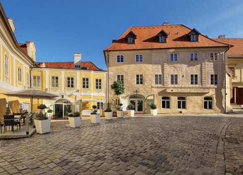 Property building, Facade/entrance, Neighbourhood, Street view