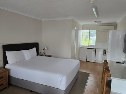 Bed, Kitchen or kitchenette, Photo of the whole room, Bedroom, wardrobe