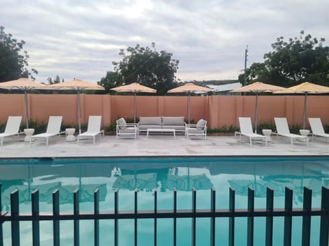 Swimming pool, sunbed