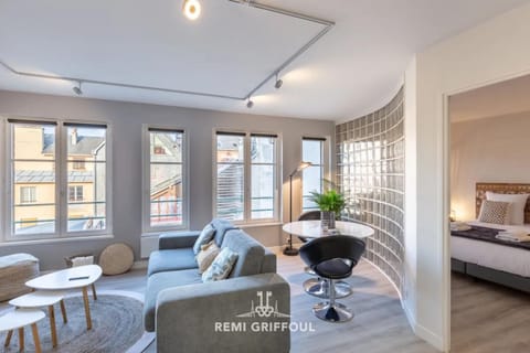 Les Armateurs Charming Gem in the City Center Private Parking 2 Guest Apartment in Honfleur