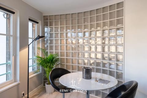 Les Armateurs Charming Gem in the City Center Private Parking 2 Guest Apartment in Honfleur