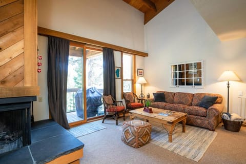 Northstar - Gold Bend Getaway House in Northstar Drive