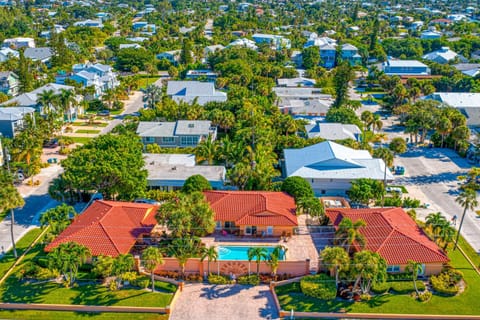 Beach Villa 1B Apartment in Holmes Beach