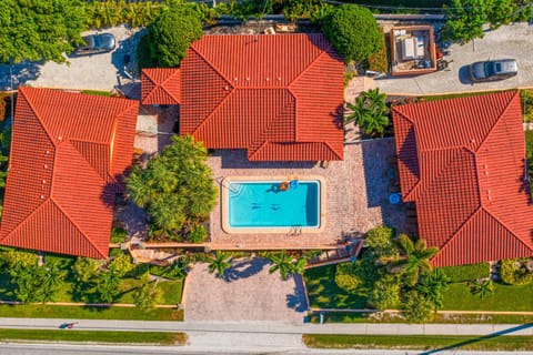 Beach Villa 1B Apartment in Holmes Beach