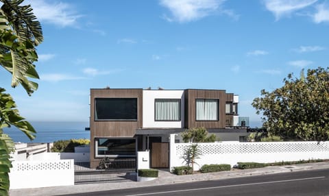 Facade/entrance, View (from property/room)