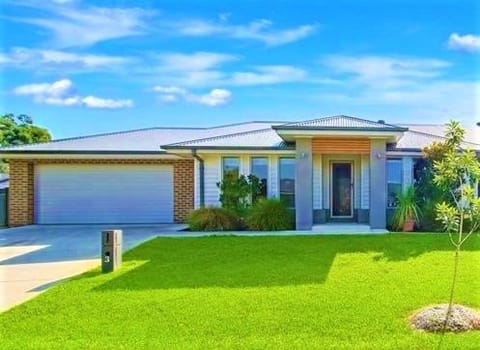 Property building, Facade/entrance, Property logo or sign