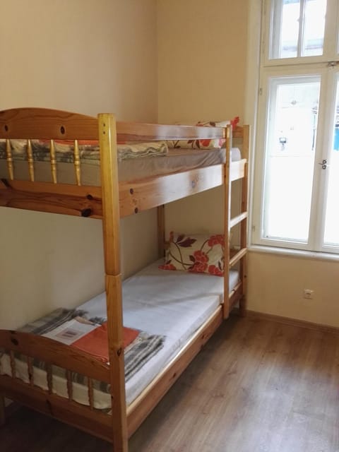Bedroom, bunk bed