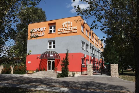 Property building, Facade/entrance, Day, air conditioner