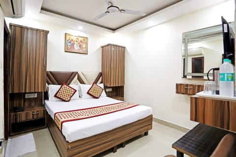 Bed, TV and multimedia, Photo of the whole room, Bedroom, wardrobe