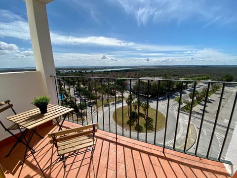View (from property/room), Balcony/Terrace, River view