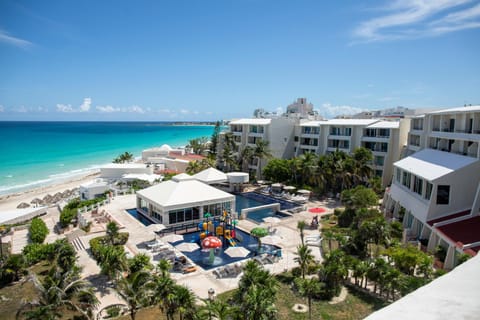 Property building, Bird's eye view, Garden view, Garden view, Swimming pool