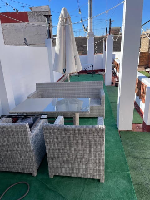Balcony/Terrace, Parking, internet