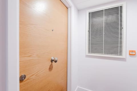 Beautiful 1 Bedroom Apartment with parking in Gloucester Docks Apartment in Gloucester