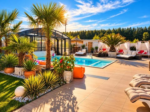 Day, Natural landscape, Pool view, Swimming pool, sunbed